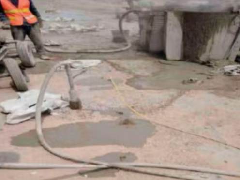 渝水水泥混凝土路面板底注浆技术 路面脱空注浆整治方案